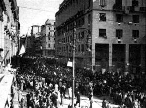 trieste 5 maggio 1945 La folla manifesta in Corso Italia